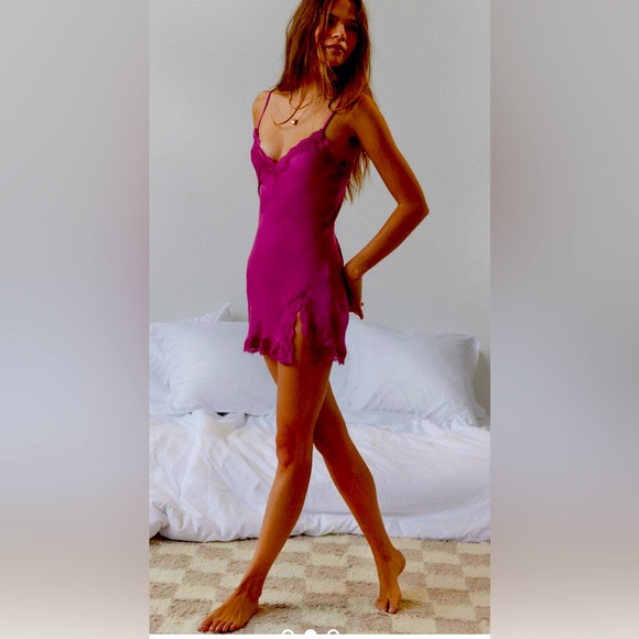 ๐๐ Urban Outfitters Out From Under NWT Mauve Slip Dress Size Small - Picture 4 of 7